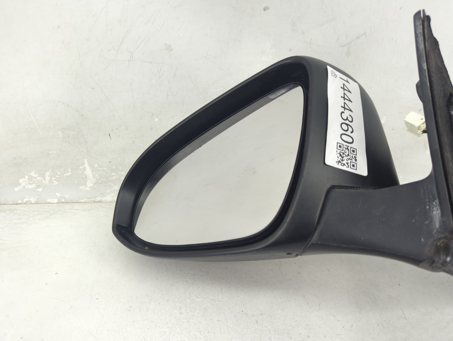 2015-2017 Toyota Camry Driver Side View Mirror - Left Door Mirror OEM Used - Oemusedautoparts1.com