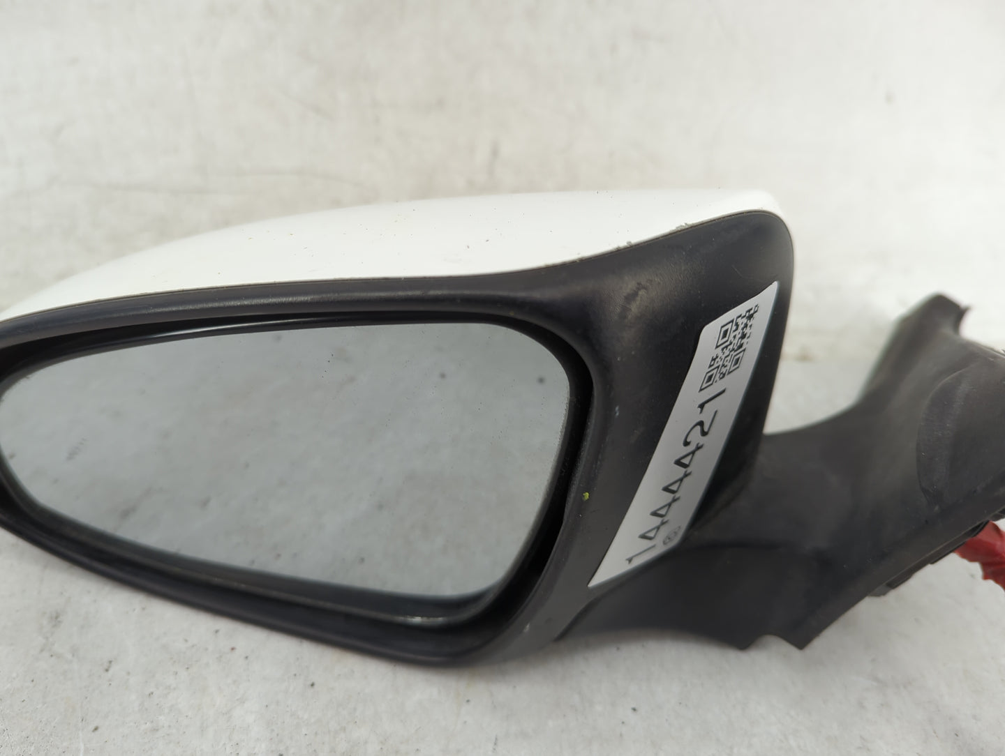 2015-2017 Toyota Camry Driver Side View Mirror - Left Door Mirror OEM Used - Oemusedautoparts1.com