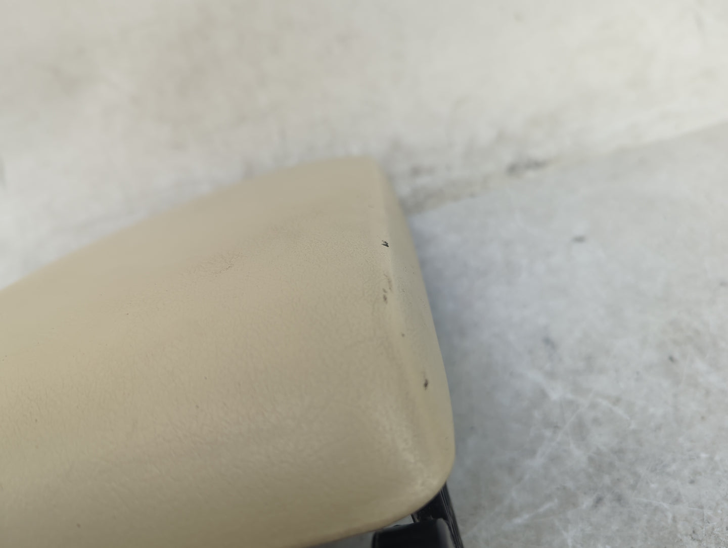 2015 Toyota Camry Center Console Armrest Cover Lid Fits OEM Used Auto Parts - Oemusedautoparts1.com