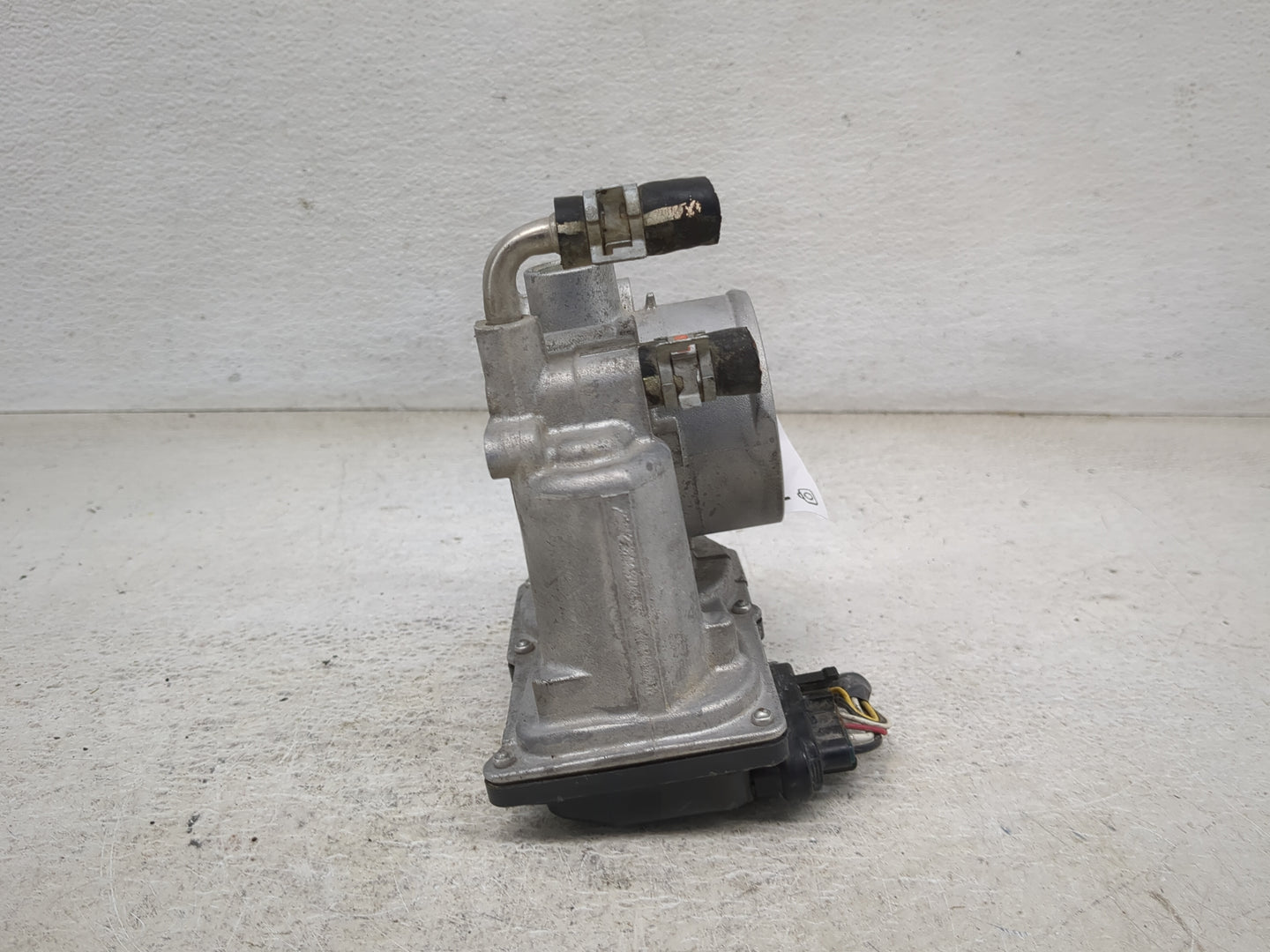 2012-2017 Toyota Camry Throttle Body P/N:22030-36020 Fits Fits 2012 2013 2014 2015 2016 2017 2018 2019 2020 2021 OEM Used Au