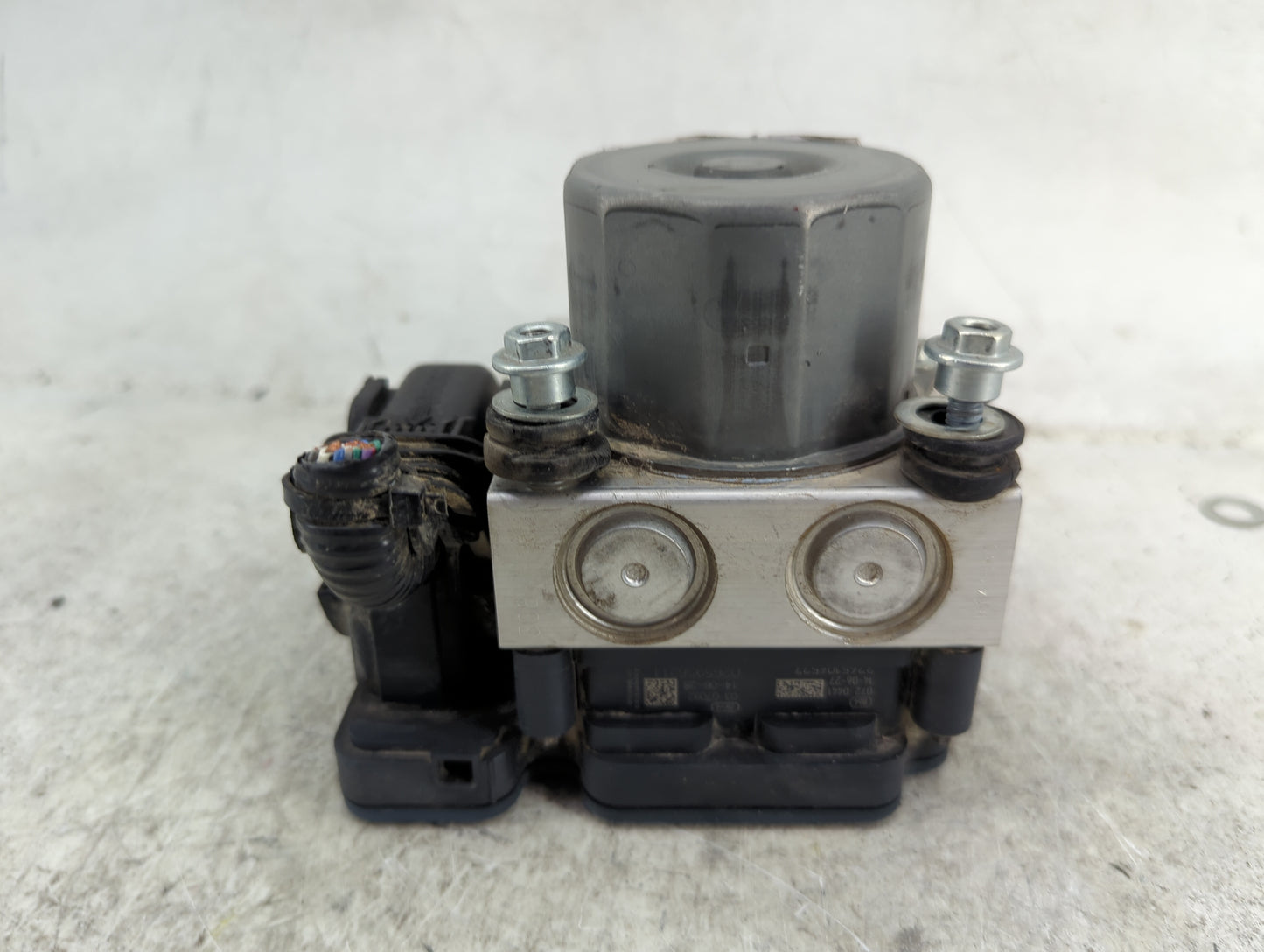 2015-2017 Toyota Camry ABS Pump Control Module Replacement P/N:0265243828 Fits Fits 2015 2016 2017 OEM Used Auto Parts - Oem