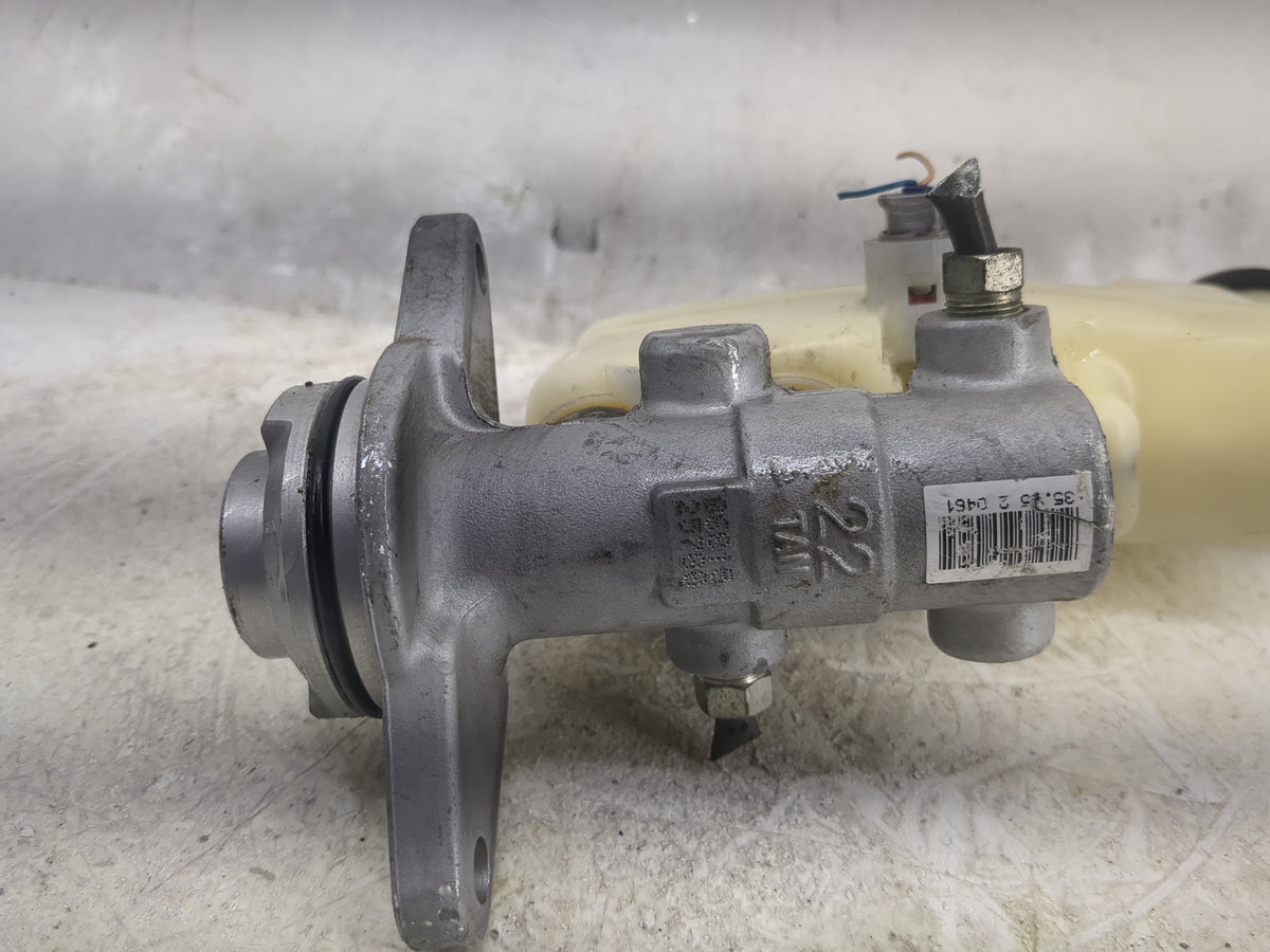 2014-2017 Toyota Camry Brake Master Cylinder 1497004 - Oemusedautoparts1.com
