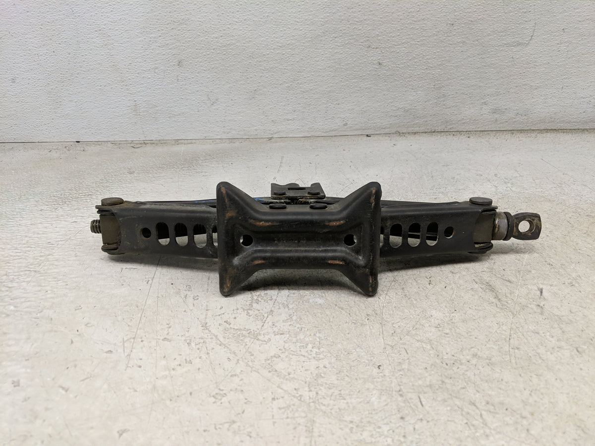 2015 Toyota Camry Spare Scissor Car Jack 1500072 - Oemusedautoparts1.com