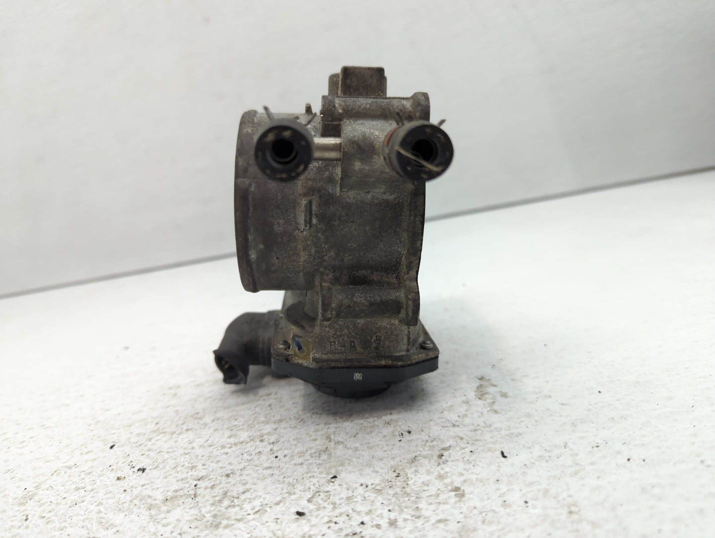 2010-2017 Toyota Camry Throttle Body P/N:22030-0V010 Fits Fits 2009 2010 2011 2012 2013 2014 2015 2016 2017 2018 2019 OEM Us