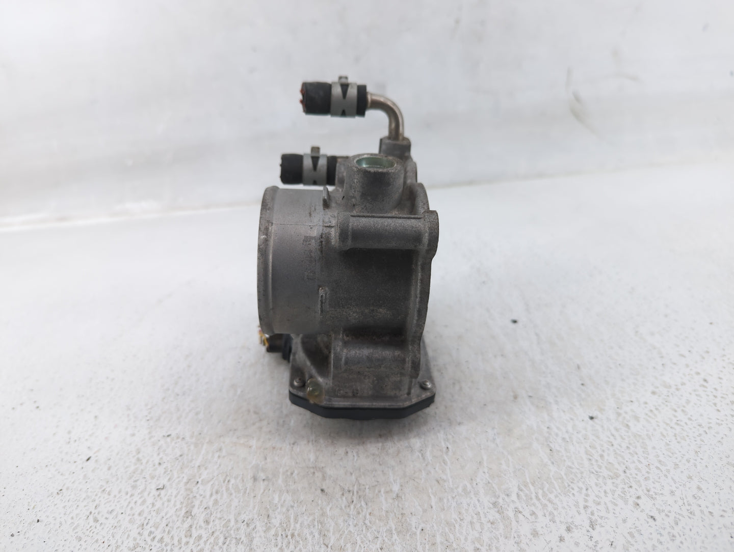 2012-2017 Toyota Camry Throttle Body P/N:22030-36020 Fits Fits 2012 2013 2014 2015 2016 2017 2018 2019 2020 2021 OEM Used Au