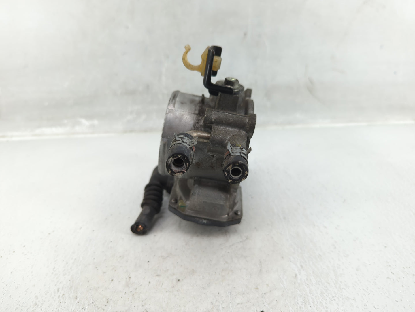 2010-2017 Toyota Camry Throttle Body P/N:220300V010 22030-0V010 Fits Fits 2009 2010 2011 2012 2013 2014 2015 2016 2017 2018 