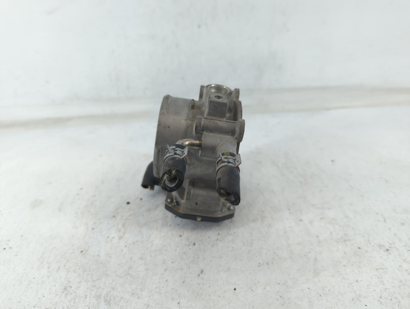 2010-2017 Toyota Camry Throttle Body P/N:22030-0V010 Fits Fits 2009 2010 2011 2012 2013 2014 2015 2016 2017 2018 2019 OEM Us