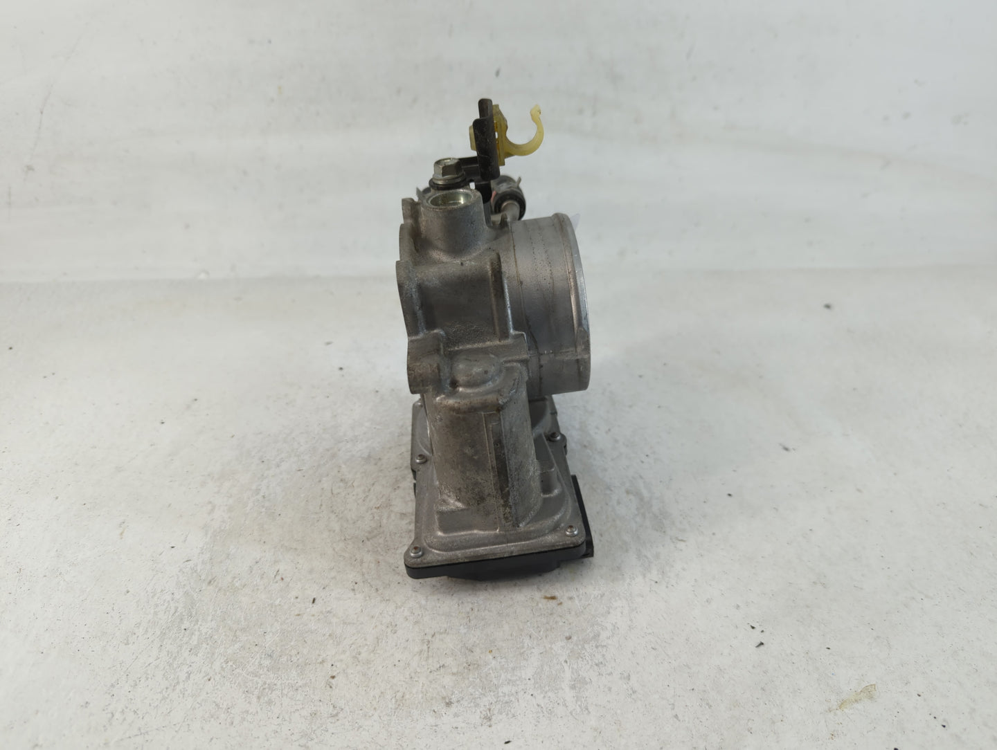 2012-2017 Toyota Camry Throttle Body P/N:22030-0V010 Fits Fits 2012 2013 2014 2015 2016 2017 2018 2019 2020 2021 OEM Used Au