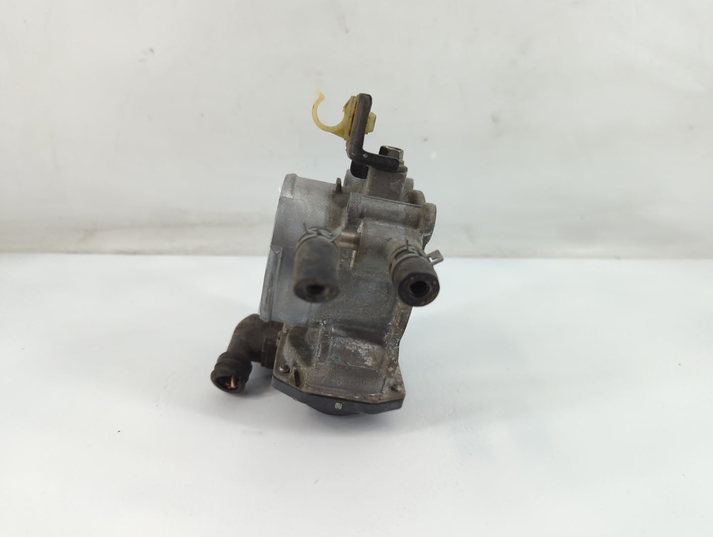 2010-2017 Toyota Camry Throttle Body P/N:22030-0V010 Fits Fits 2009 2010 2011 2012 2013 2014 2015 2016 2017 2018 2019 OEM Us