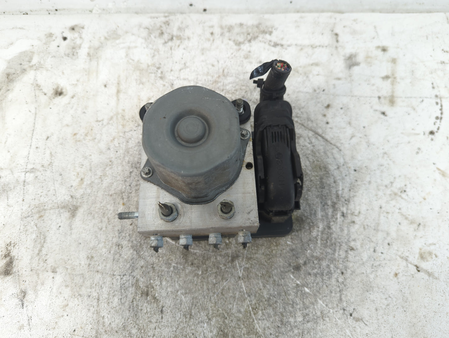 2015-2017 Toyota Camry ABS Pump Control Module Replacement P/N:44540-06180 Fits Fits 2015 2016 2017 OEM Used Auto Parts - Oe