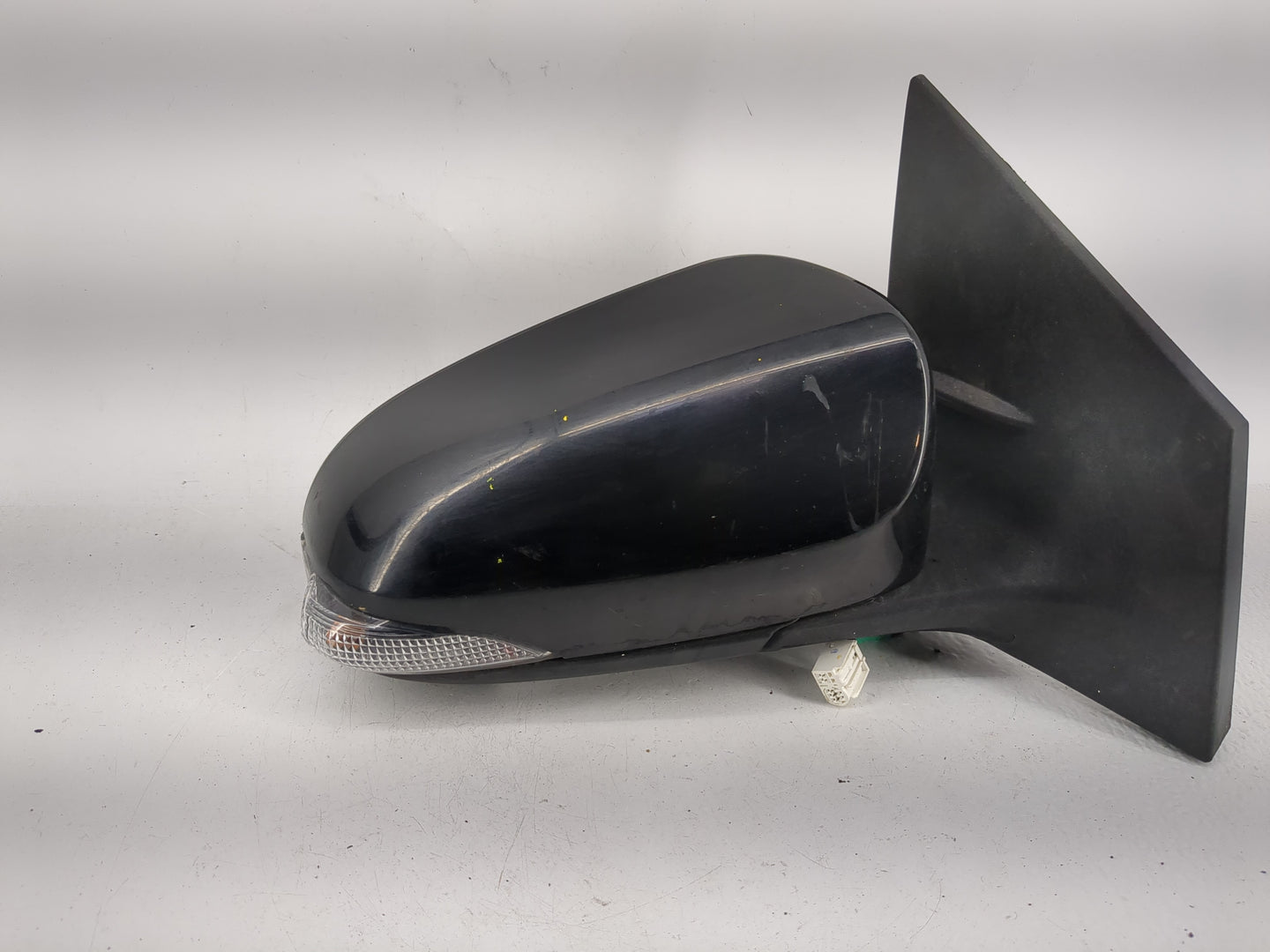 2014-2019 Toyota Corolla Passenger Side View Mirror - Right Door Mirror OEM Used - Oemusedautoparts1.com