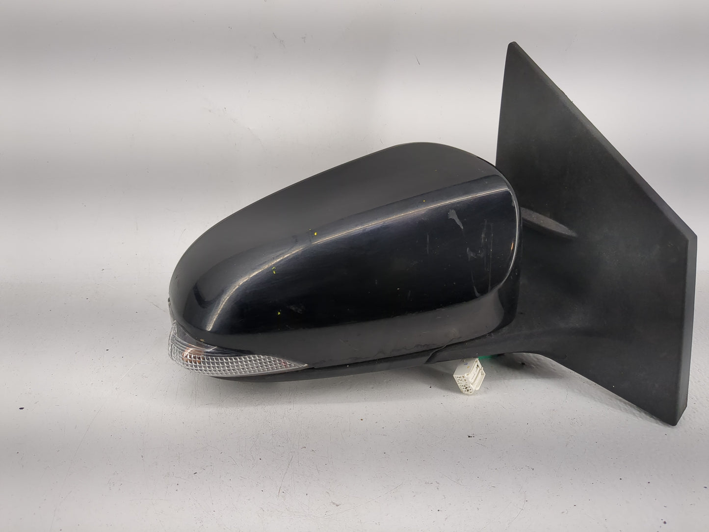 2014-2019 Toyota Corolla Passenger Side View Mirror - Right Door Mirror OEM Used - Oemusedautoparts1.com
