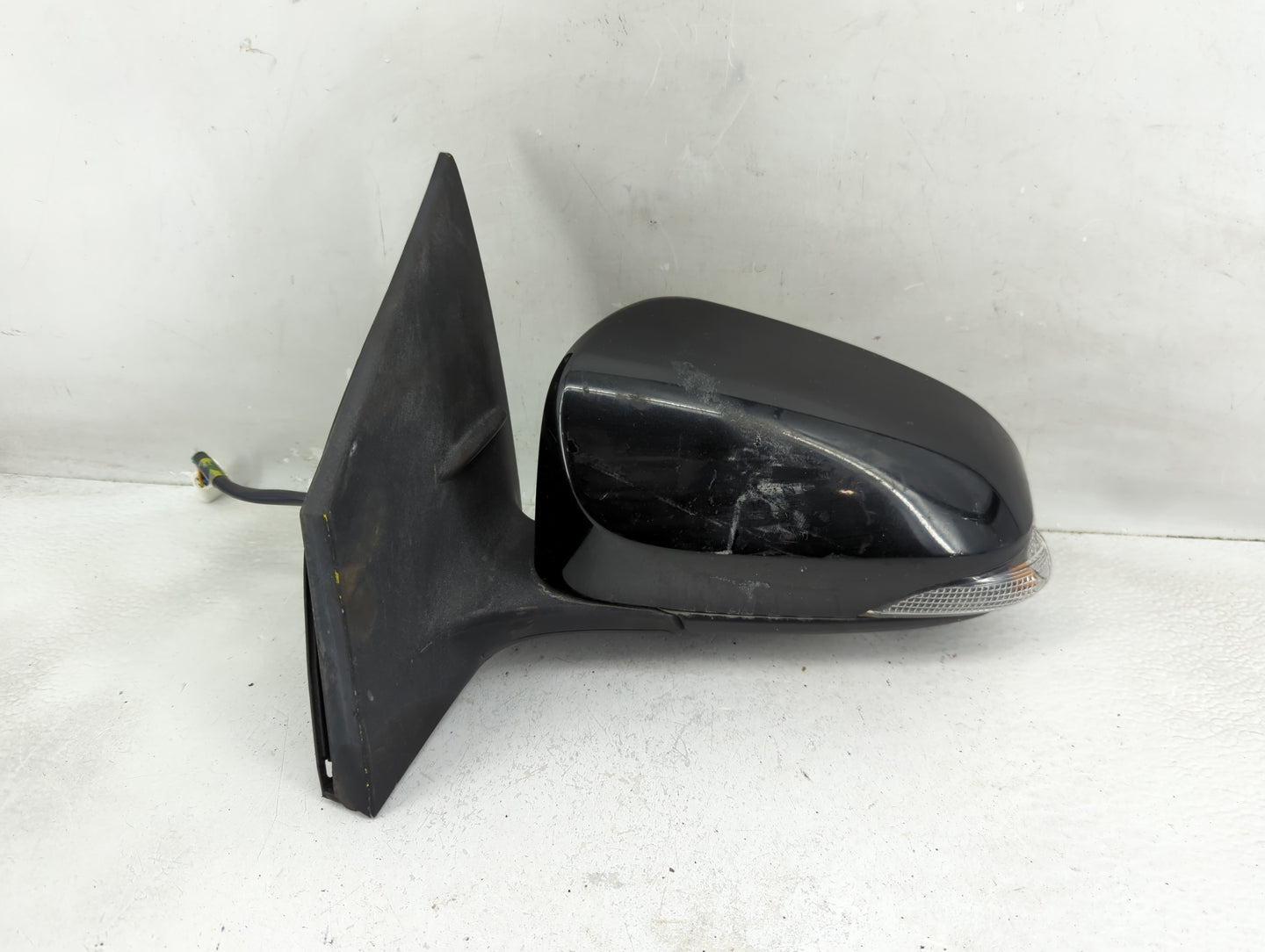 2014-2019 Toyota Corolla Driver Side View Mirror - Left Door Mirror OEM Used - Oemusedautoparts1.com