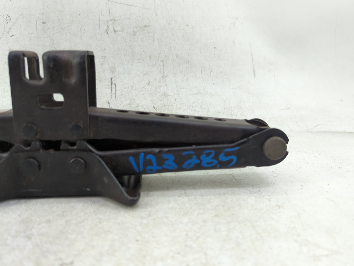 2015 Toyota Corolla Spare Scissor Car Jack 1409660 - Oemusedautoparts1.com