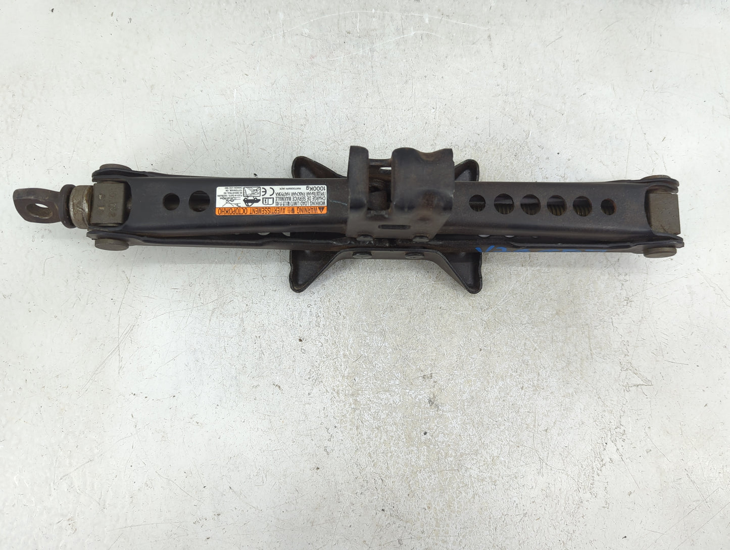 2015 Toyota Corolla Spare Scissor Car Jack 1409660 - Oemusedautoparts1.com