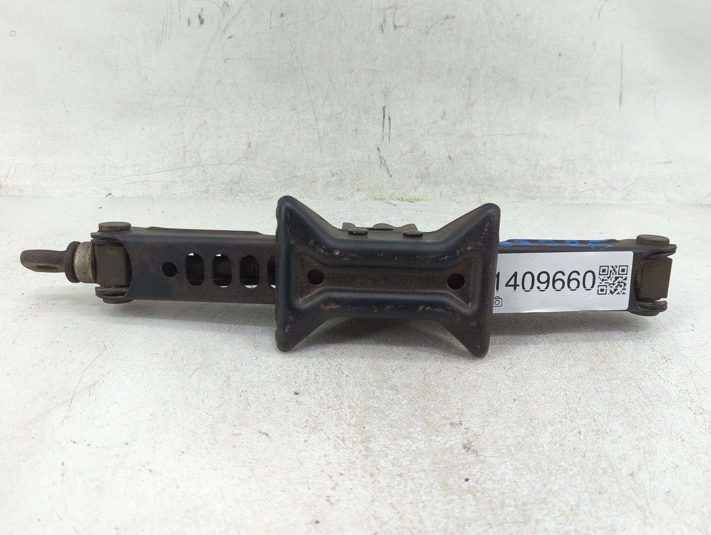 2015 Toyota Corolla Spare Scissor Car Jack 1409660 - Oemusedautoparts1.com