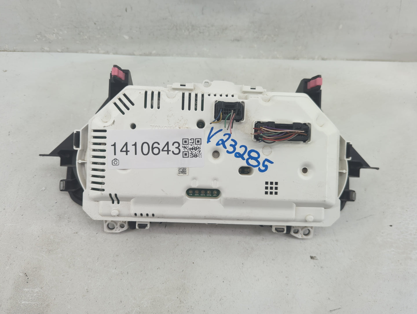 2014-2016 Toyota Corolla Instrument Cluster Speedometer Gauges P/N:83800-0ZX10 Fits Fits 2014 2015 2016 OEM Used Auto Parts 