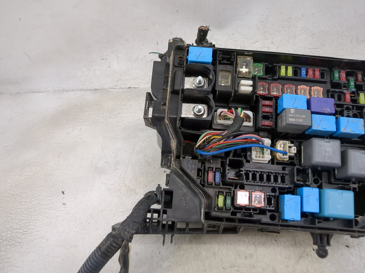 2014-2019 Toyota Corolla Fusebox Fuse Box Panel Relay Module P/N:82662-0266 Fits Fits 2014 2015 2016 2017 2018 2019 OEM Used