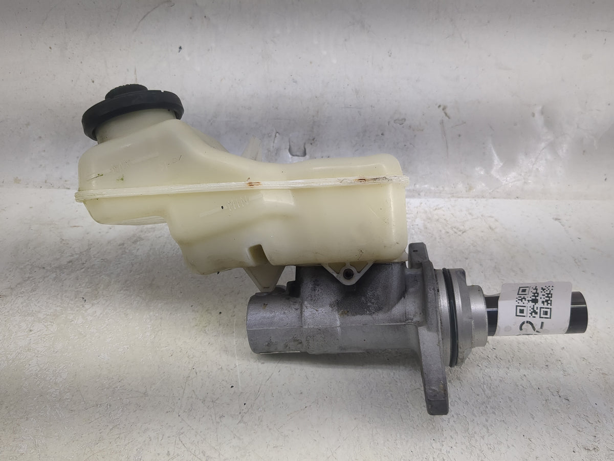 2014-2019 Toyota Corolla Brake Master Cylinder 1498092 - Oemusedautoparts1.com