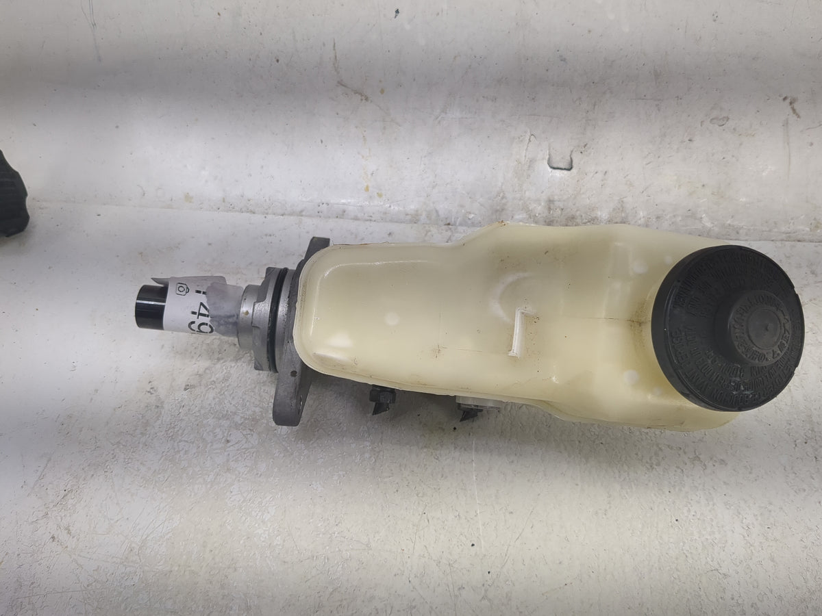 2014-2019 Toyota Corolla Brake Master Cylinder 1498092 - Oemusedautoparts1.com