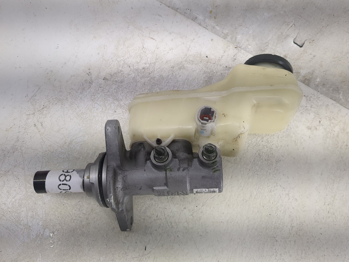 2014-2019 Toyota Corolla Brake Master Cylinder 1498092 - Oemusedautoparts1.com