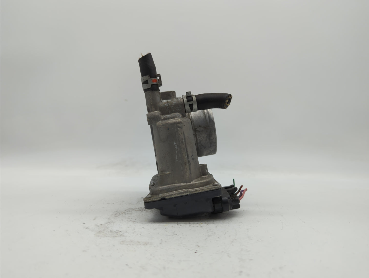 2011-2018 Toyota Corolla Throttle Body P/N:22030-0T080 Fits Fits 2011 2012 2013 2014 2015 2016 2017 2018 OEM Used Auto Parts
