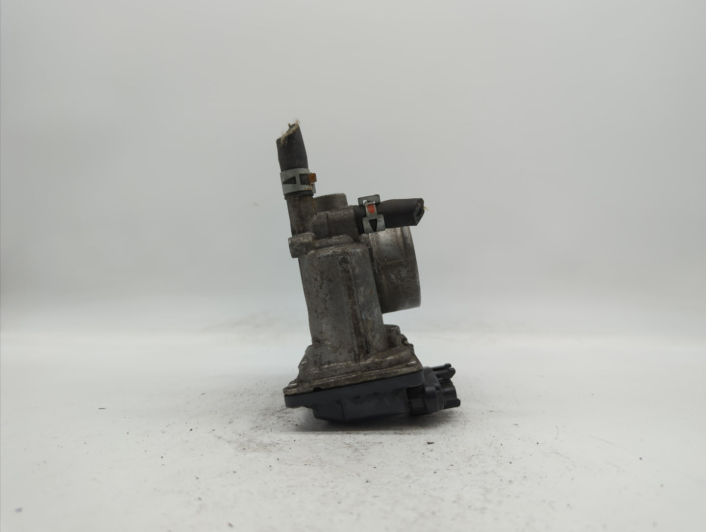 2011-2018 Toyota Corolla Throttle Body P/N:22030-0T080 Fits Fits 2011 2012 2013 2014 2015 2016 2017 2018 OEM Used Auto Parts