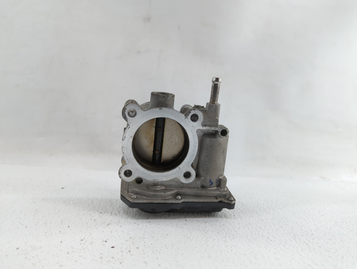 2011-2018 Toyota Corolla Throttle Body P/N:22030-0T080 Fits Fits 2011 2012 2013 2014 2015 2016 2017 2018 OEM Used Auto Parts
