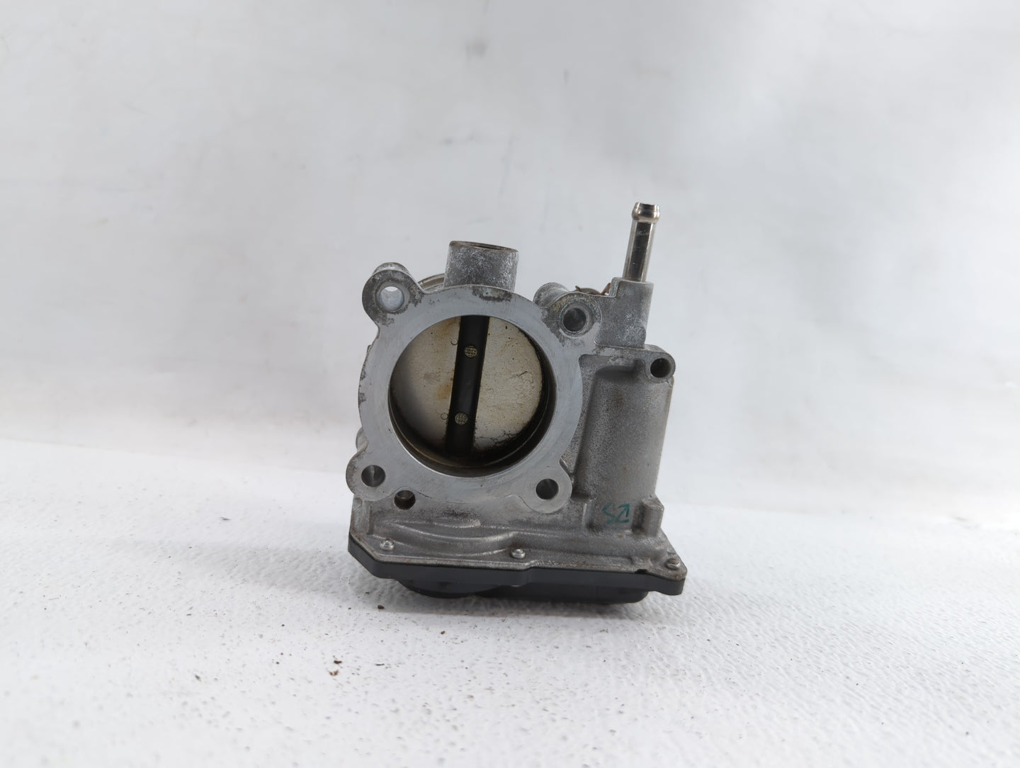 2011-2018 Toyota Corolla Throttle Body P/N:22030-0T080 Fits Fits 2011 2012 2013 2014 2015 2016 2017 2018 OEM Used Auto Parts