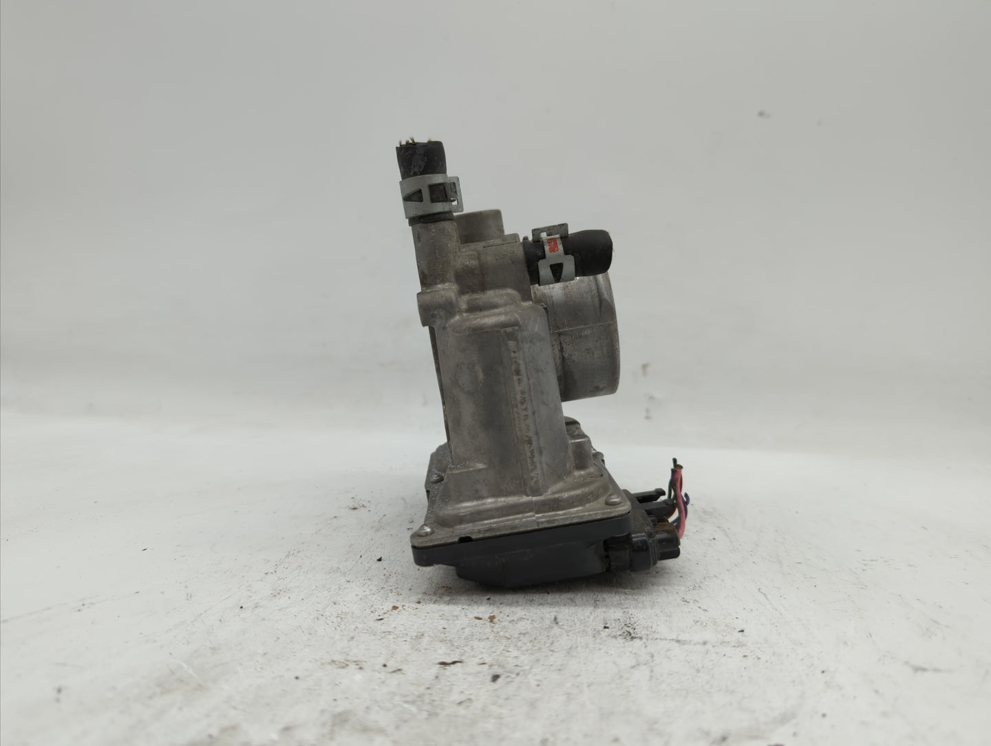 2011-2018 Toyota Corolla Throttle Body P/N:22030-0T080 Fits Fits 2011 2012 2013 2014 2015 2016 2017 2018 OEM Used Auto Parts