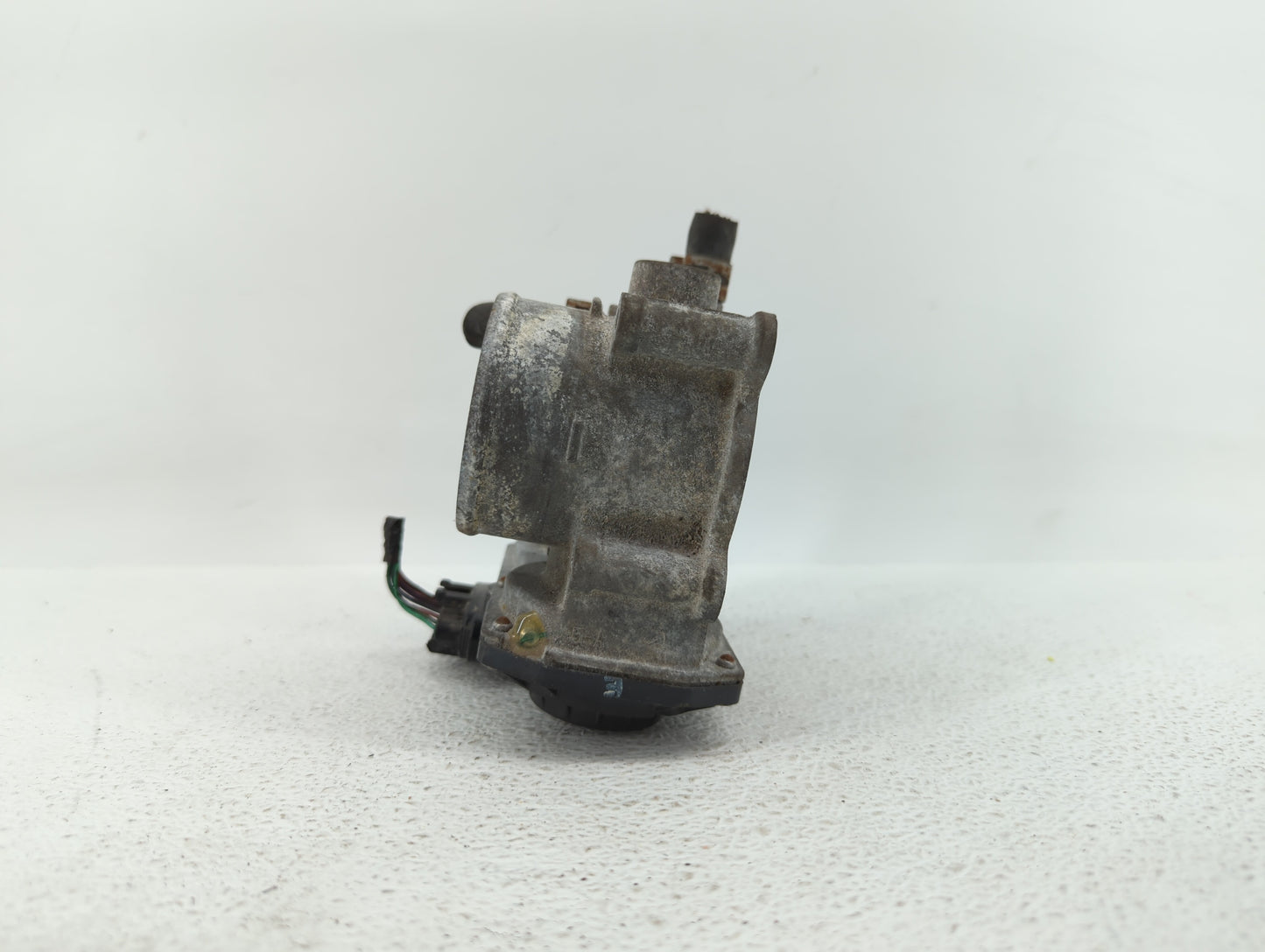 2011-2018 Toyota Corolla Throttle Body P/N:22030-0T080 Fits Fits 2011 2012 2013 2014 2015 2016 2017 2018 OEM Used Auto Parts