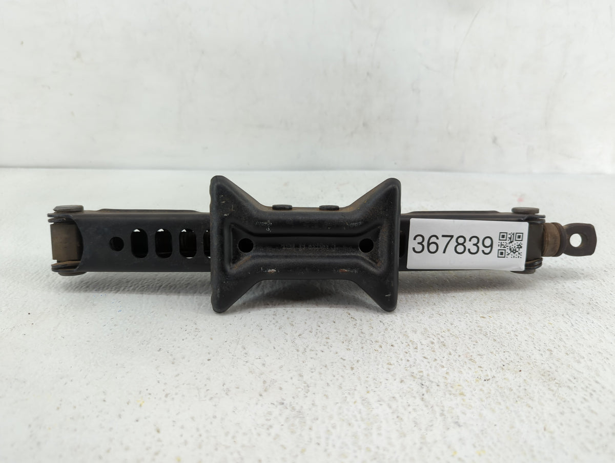 2015 Toyota Corolla Spare Scissor Car Jack 367839 - Oemusedautoparts1.com
