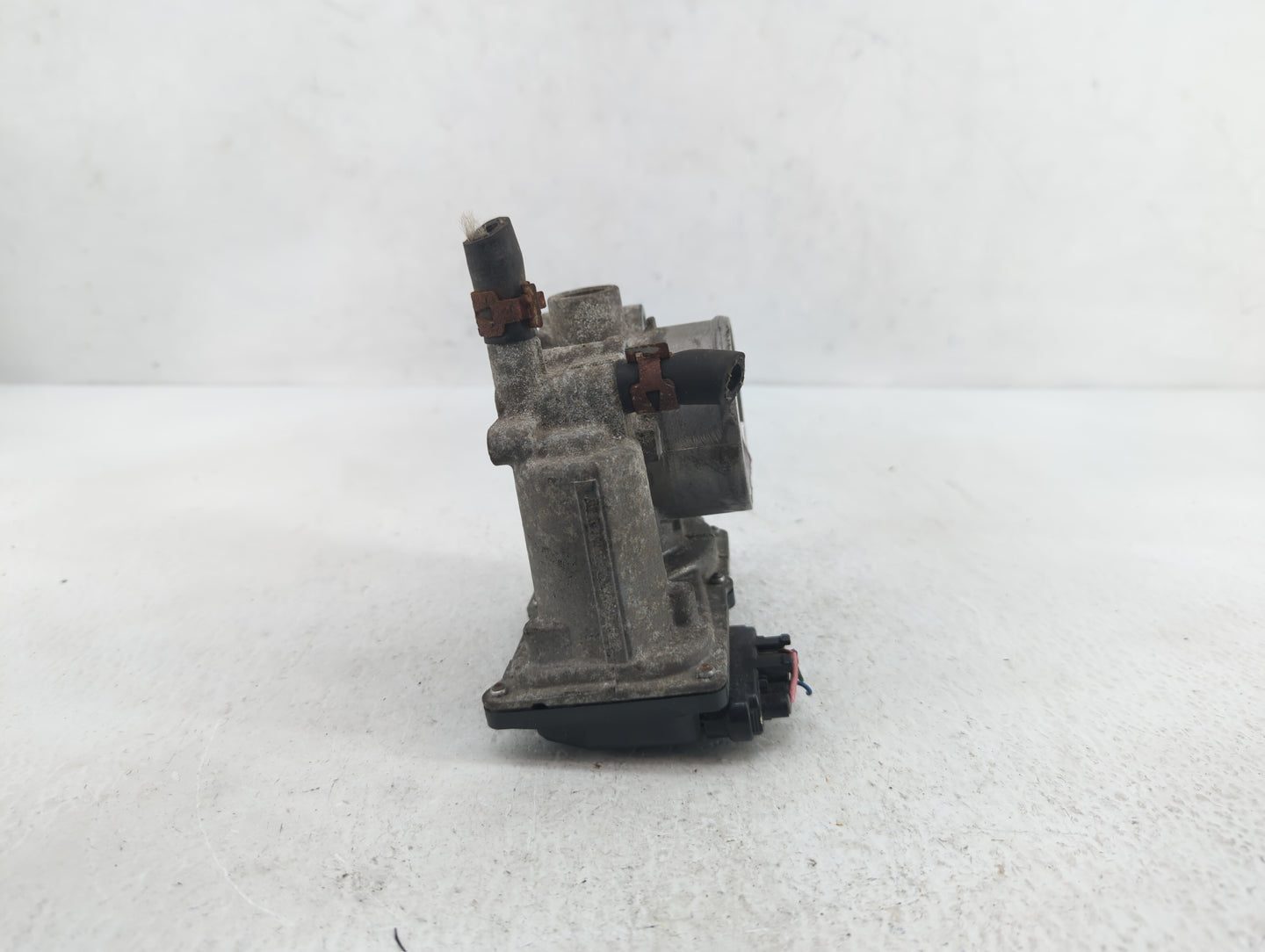 2011-2018 Toyota Corolla Throttle Body P/N:22030-0T080 Fits Fits 2011 2012 2013 2014 2015 2016 2017 2018 OEM Used Auto Parts