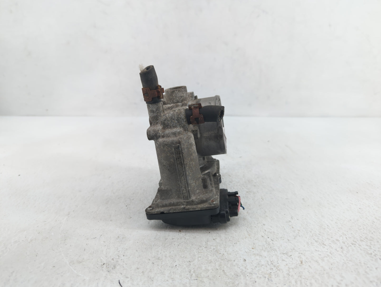2011-2018 Toyota Corolla Throttle Body P/N:22030-0T080 Fits Fits 2011 2012 2013 2014 2015 2016 2017 2018 OEM Used Auto Parts