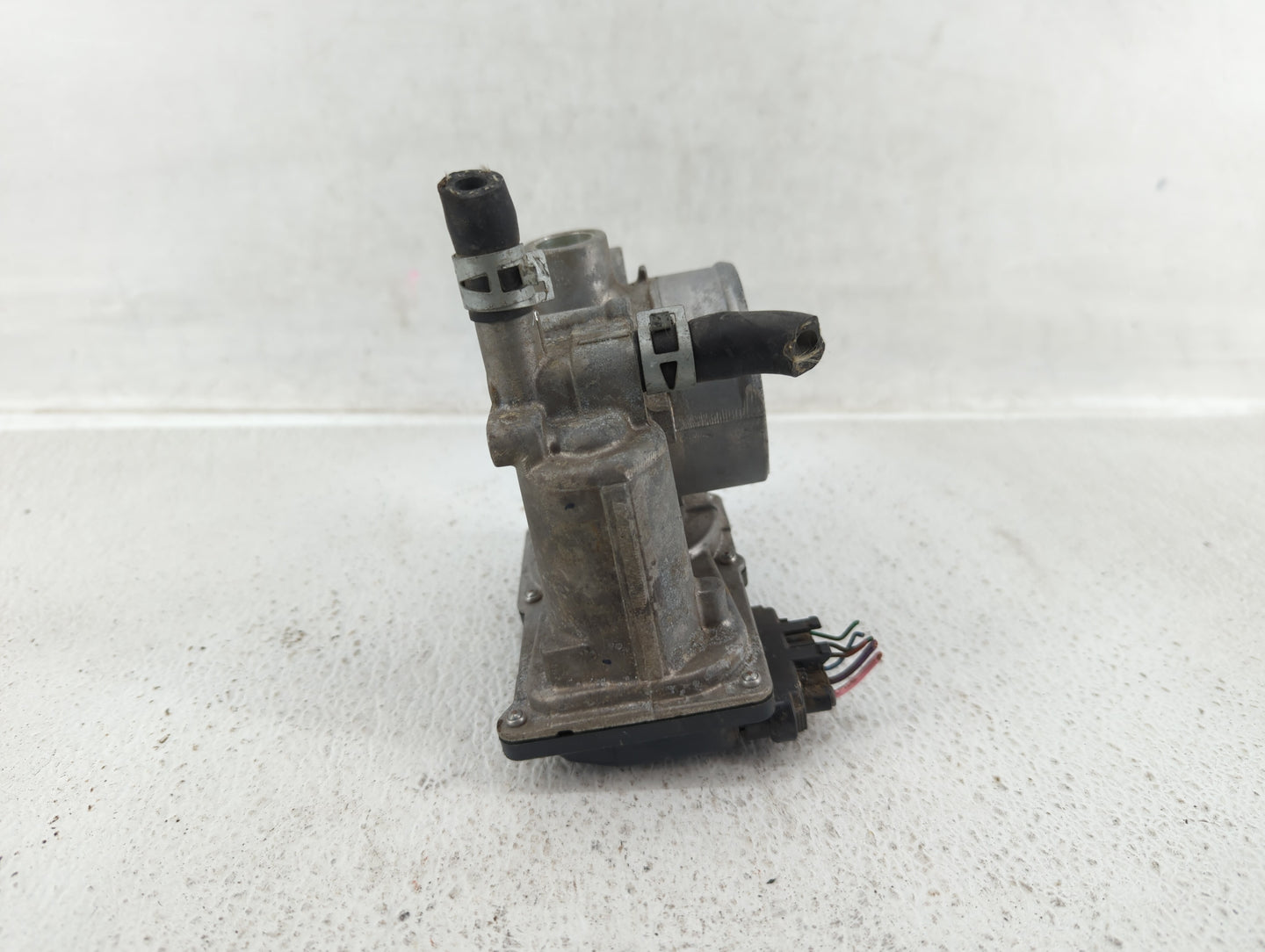 2011-2019 Toyota Corolla Throttle Body P/N:22030-0T080 Fits Fits 2011 2012 2013 2014 2015 2016 2017 2018 2019 OEM Used Auto 