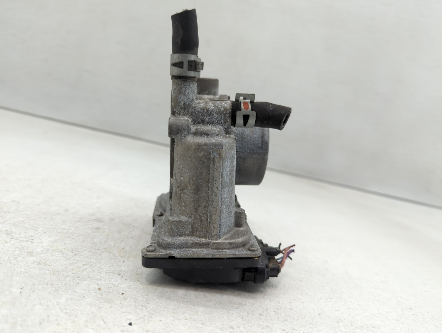2011-2019 Toyota Corolla Throttle Body P/N:22030-0T080 Fits Fits 2011 2012 2013 2014 2015 2016 2017 2018 2019 OEM Used Auto 