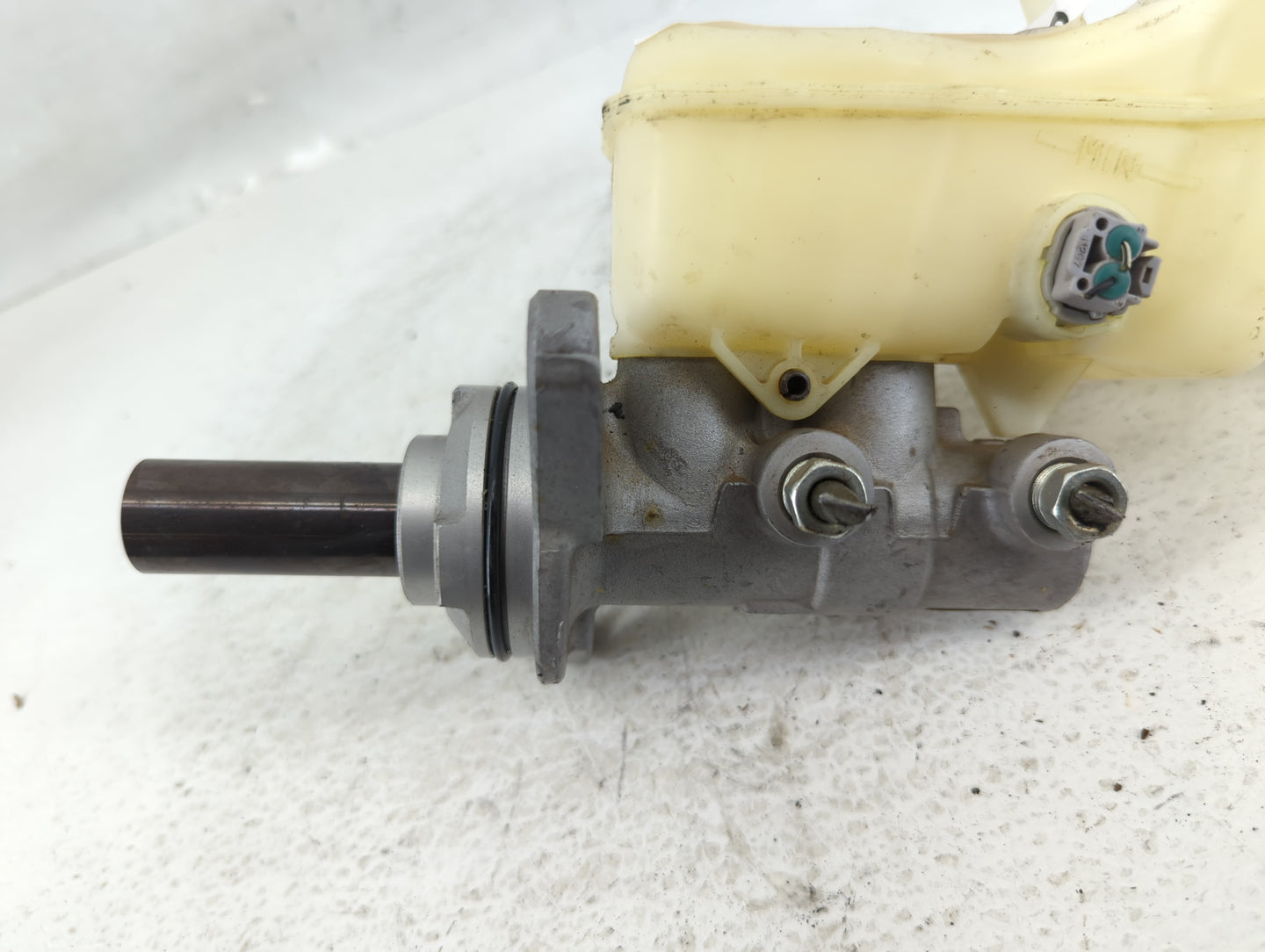 2014-2019 Toyota Corolla Brake Master Cylinder - Oemusedautoparts1.com
