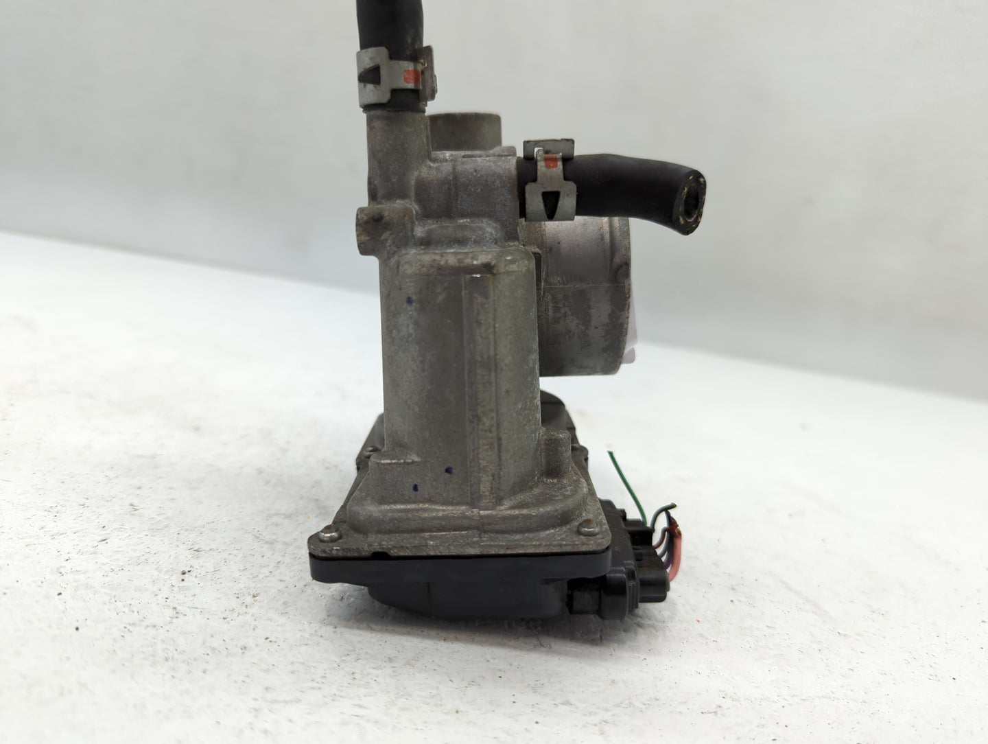 2011-2019 Toyota Corolla Throttle Body P/N:22030-0T08S Fits Fits 2011 2012 2013 2014 2015 2016 2017 2018 2019 OEM Used Auto 
