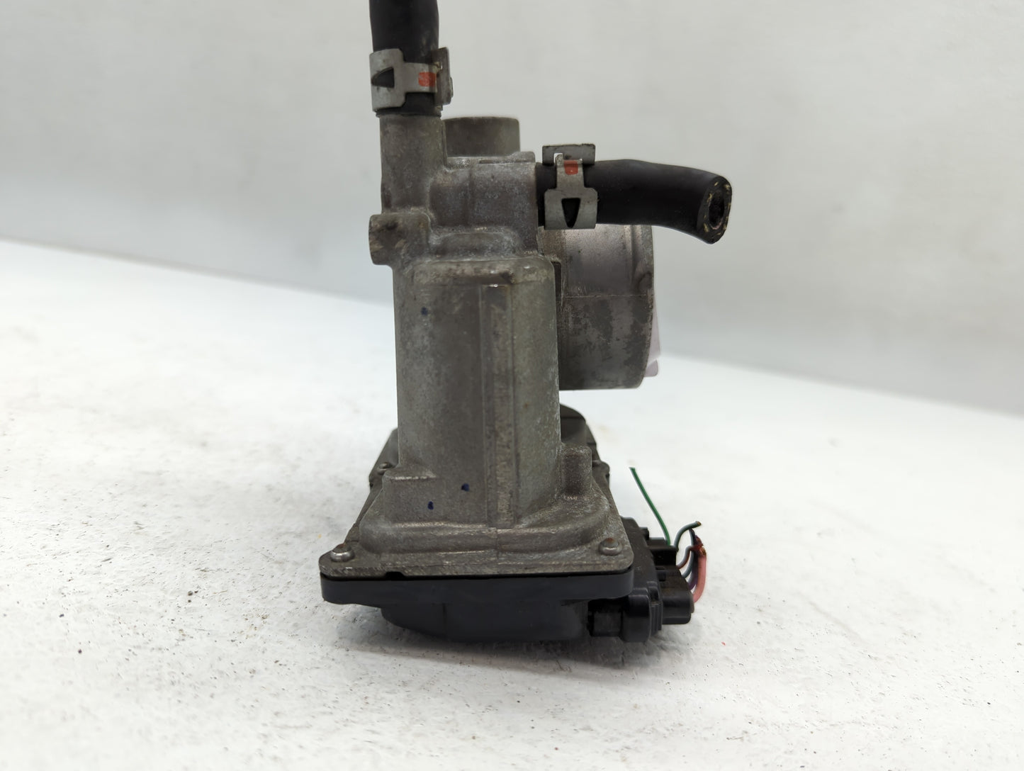2011-2019 Toyota Corolla Throttle Body P/N:22030-0T08S Fits Fits 2011 2012 2013 2014 2015 2016 2017 2018 2019 OEM Used Auto 