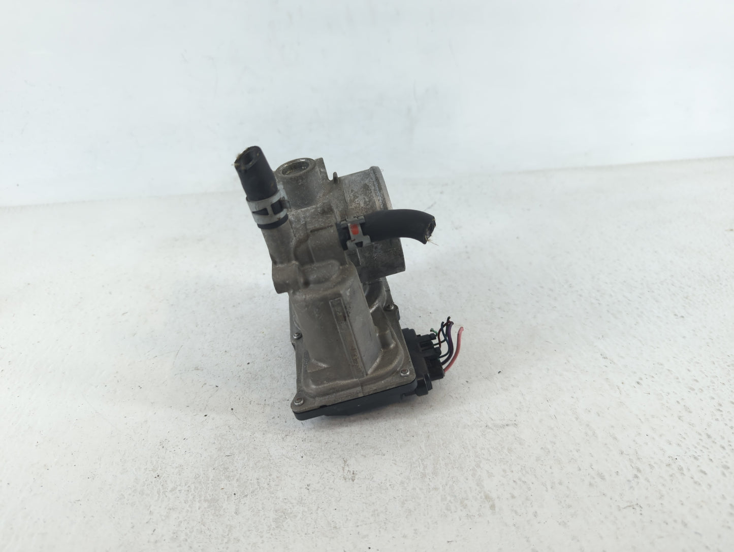2011-2019 Toyota Corolla Throttle Body P/N:22030-0T080 Fits Fits 2011 2012 2013 2014 2015 2016 2017 2018 2019 OEM Used Auto 
