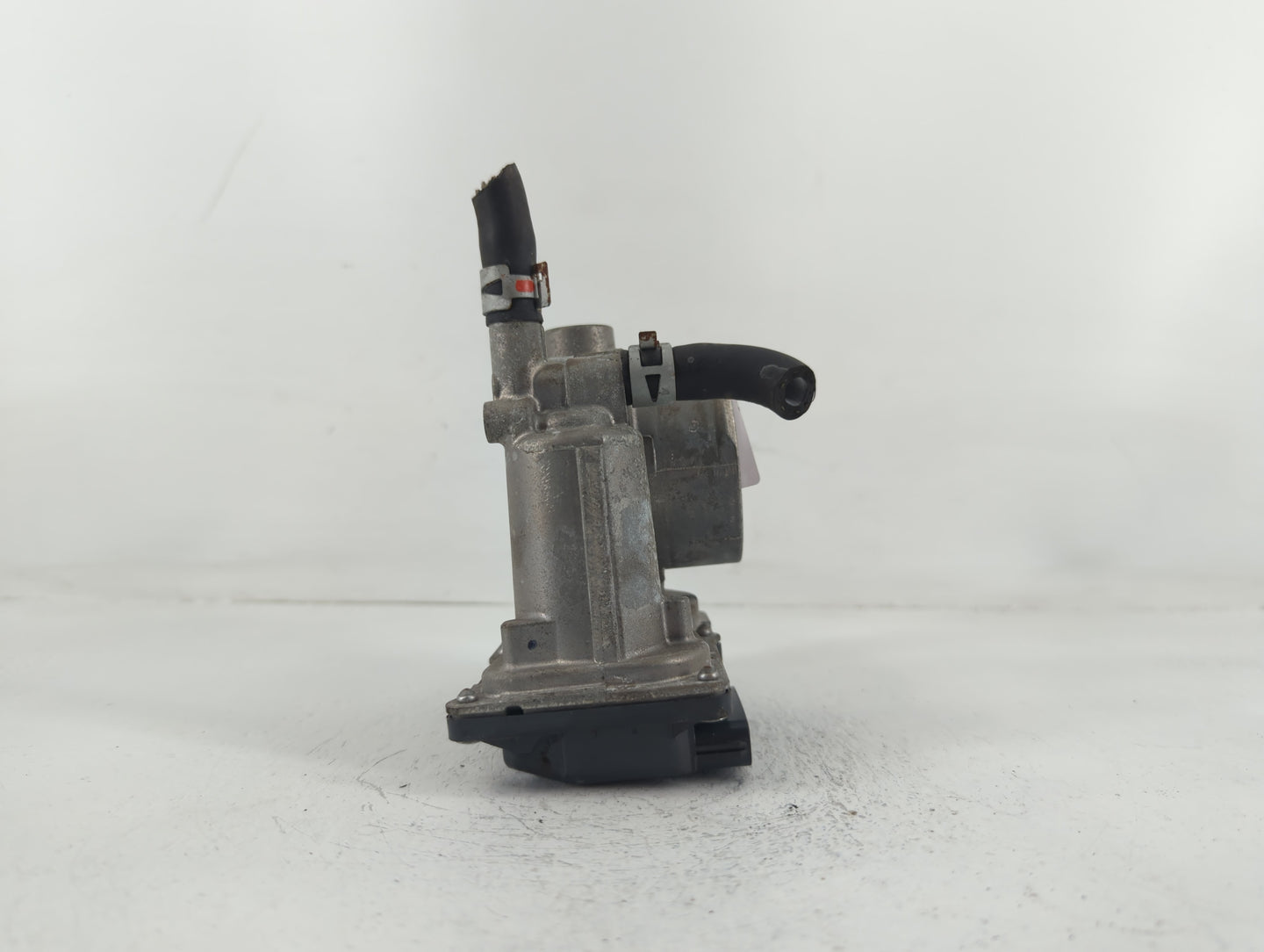 2011-2019 Toyota Corolla Throttle Body P/N:22030-0T080 Fits Fits 2011 2012 2013 2014 2015 2016 2017 2018 2019 OEM Used Auto 