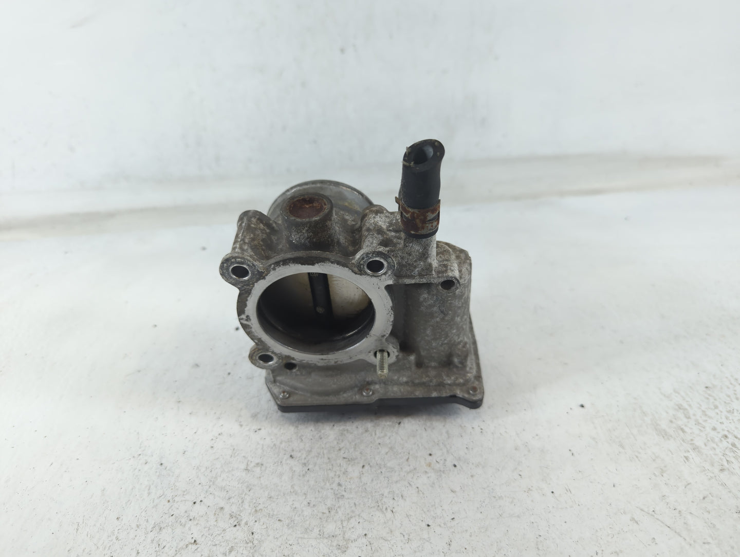 2011-2019 Toyota Corolla Throttle Body P/N:22030-0T080 Fits Fits 2011 2012 2013 2014 2015 2016 2017 2018 2019 OEM Used Auto 