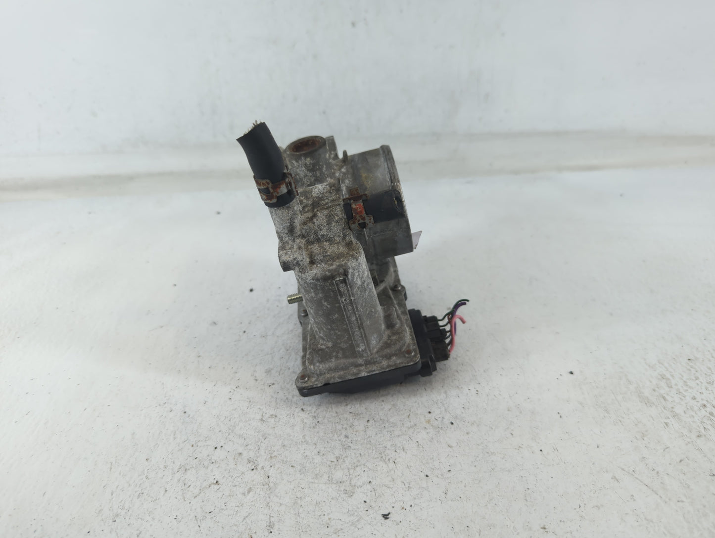 2011-2019 Toyota Corolla Throttle Body P/N:22030-0T080 Fits Fits 2011 2012 2013 2014 2015 2016 2017 2018 2019 OEM Used Auto 