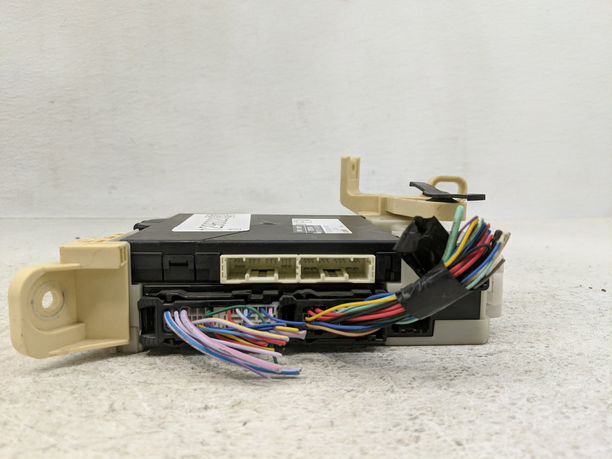 2014-2016 Toyota Highlander Fusebox Fuse Box Panel Relay Module P/N:TN238000-8742 89221-DE240 Fits Fits 2014 2015 2016 OEM U