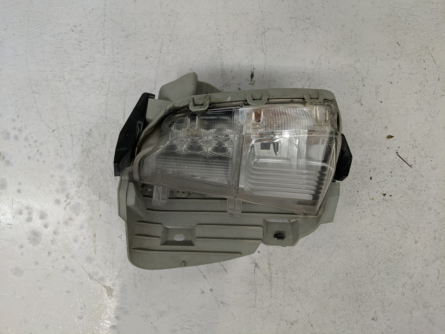 2012-2015 Toyota Prius Passenger Right Oem Front Light Lamp - Oemusedautoparts1.com