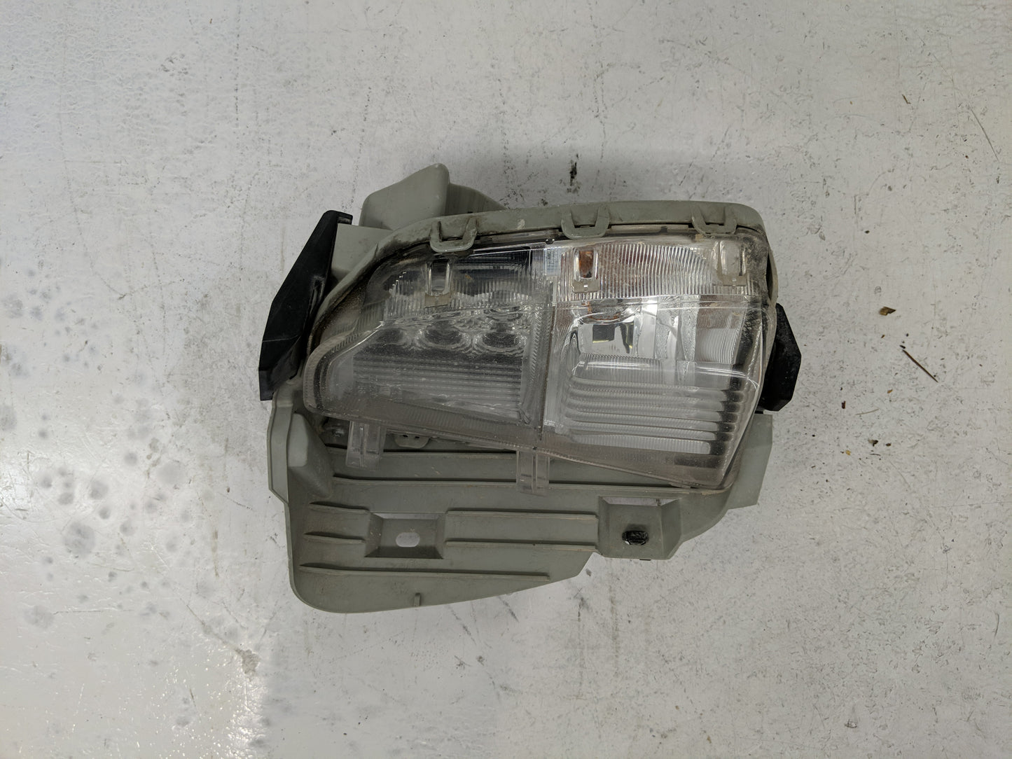 2012-2015 Toyota Prius Passenger Right Oem Front Light Lamp - Oemusedautoparts1.com