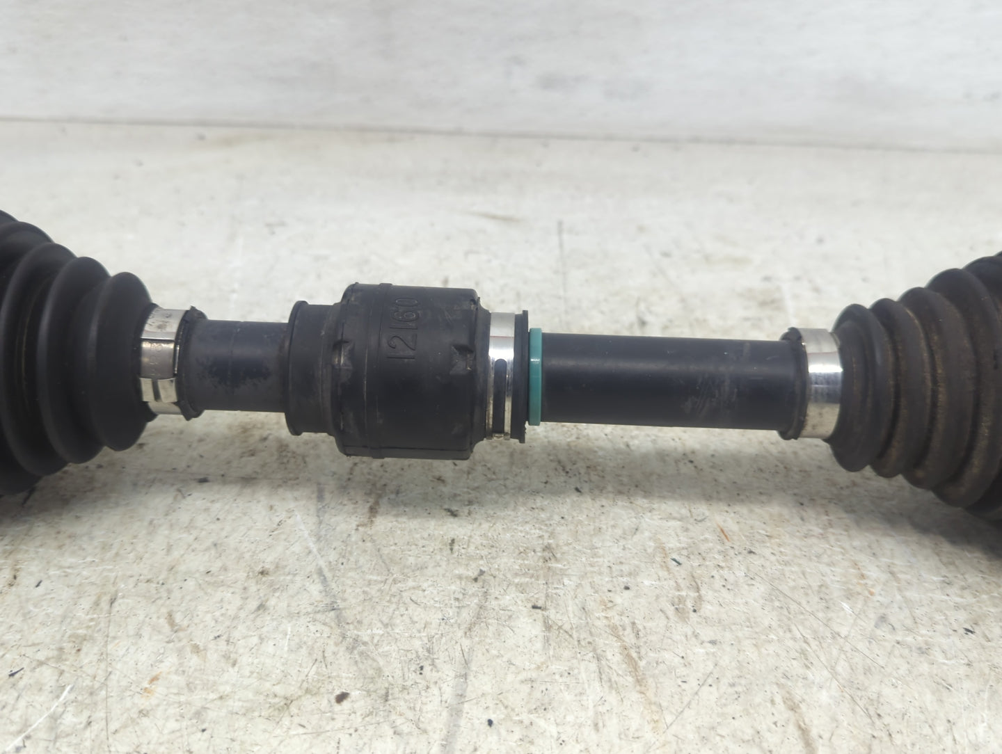 2015 Toyota Prius Axle Shaft Front Passenger Cv C/v - Oemusedautoparts1.com