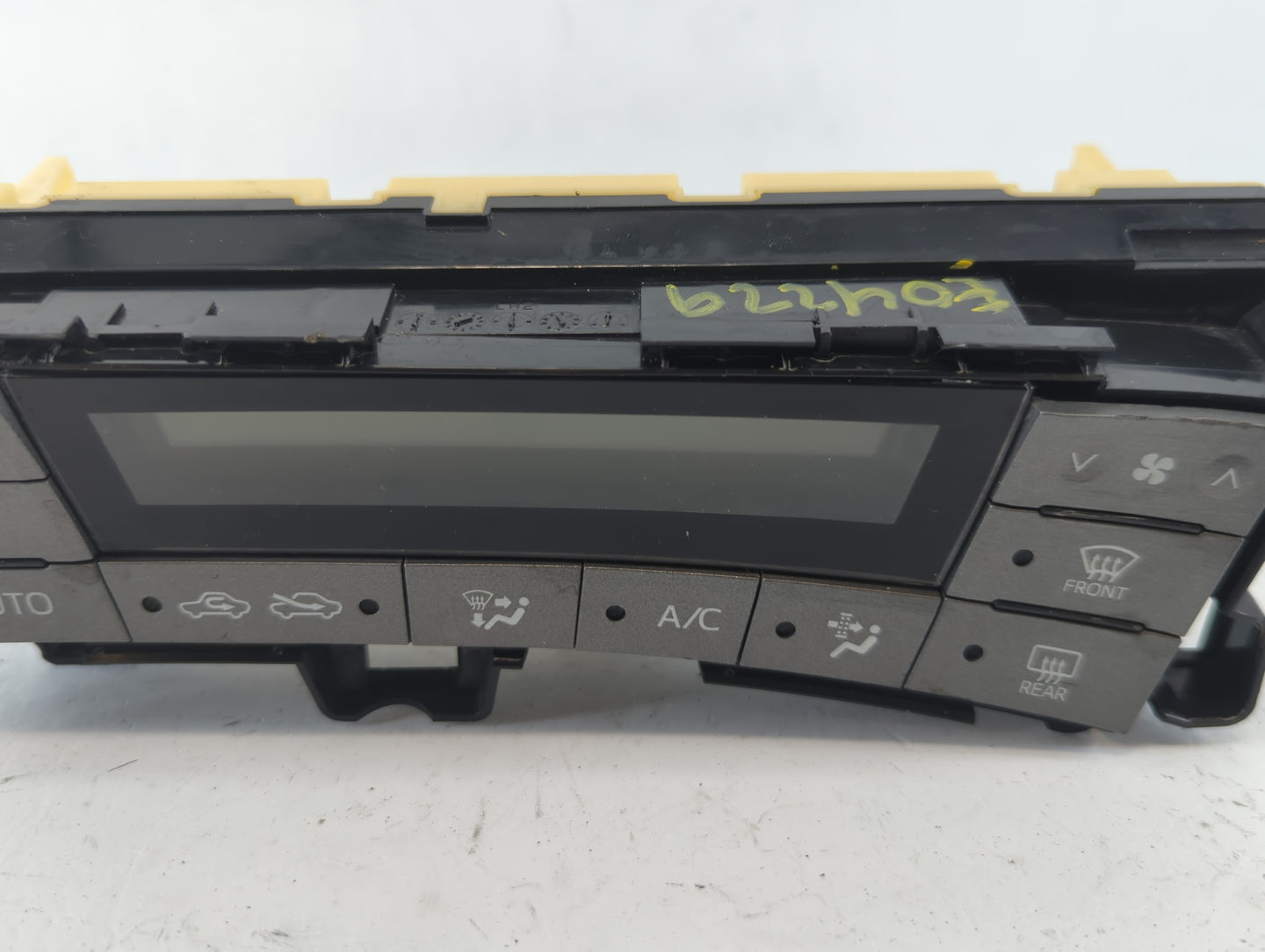 2015 Toyota Prius Climate Control Module Temperature AC/Heater Replacement P/N:75D726 Fits OEM Used Auto Parts - Oemusedauto