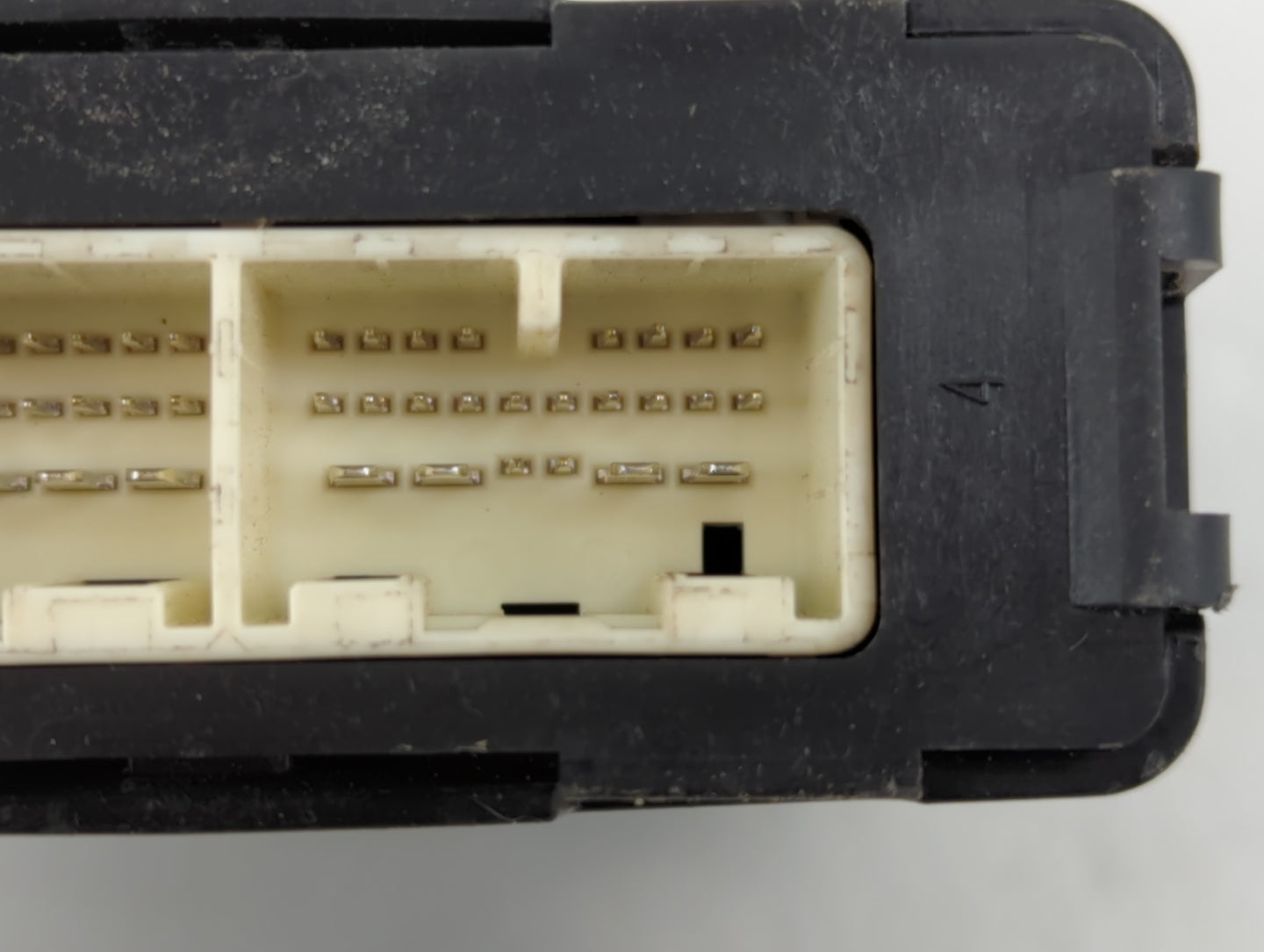 2014-2015 Toyota Prius Chassis Control Module Ccm Bcm Body Control - Oemusedautoparts1.com