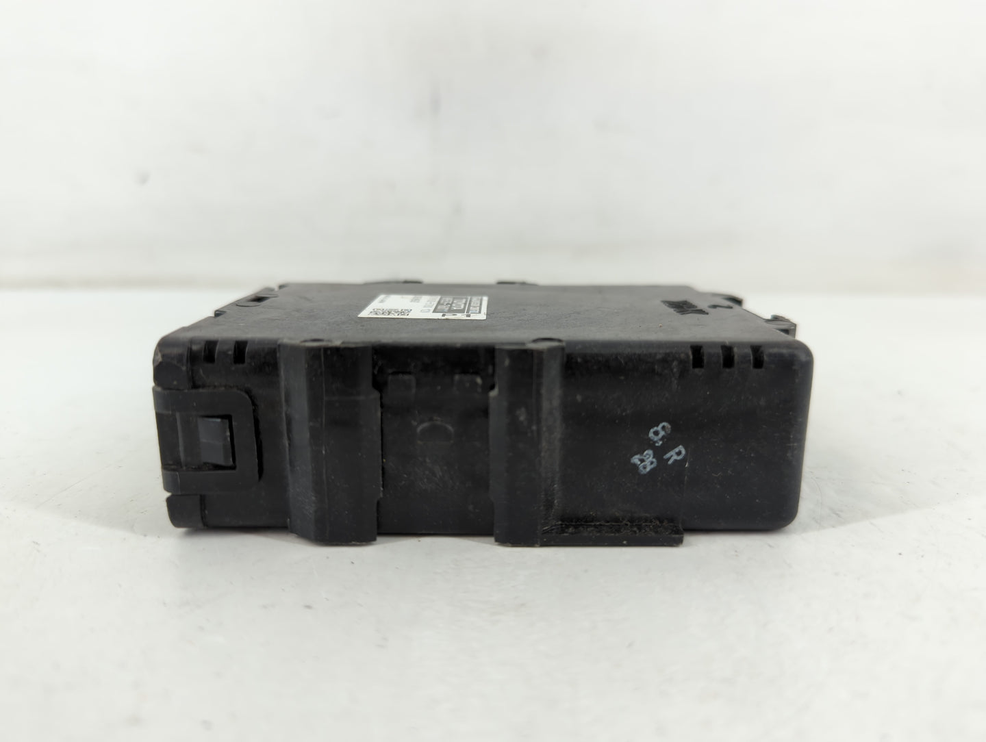 2014-2015 Toyota Prius Chassis Control Module Ccm Bcm Body Control - Oemusedautoparts1.com